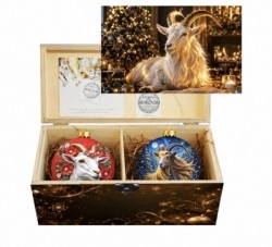 Новогодний набор на 2 шара Вестник удачи с кристаллами Swarovski (4136) Новогодний набор на 2 шара Вестник удачи с кристаллами Swarovski (4136)